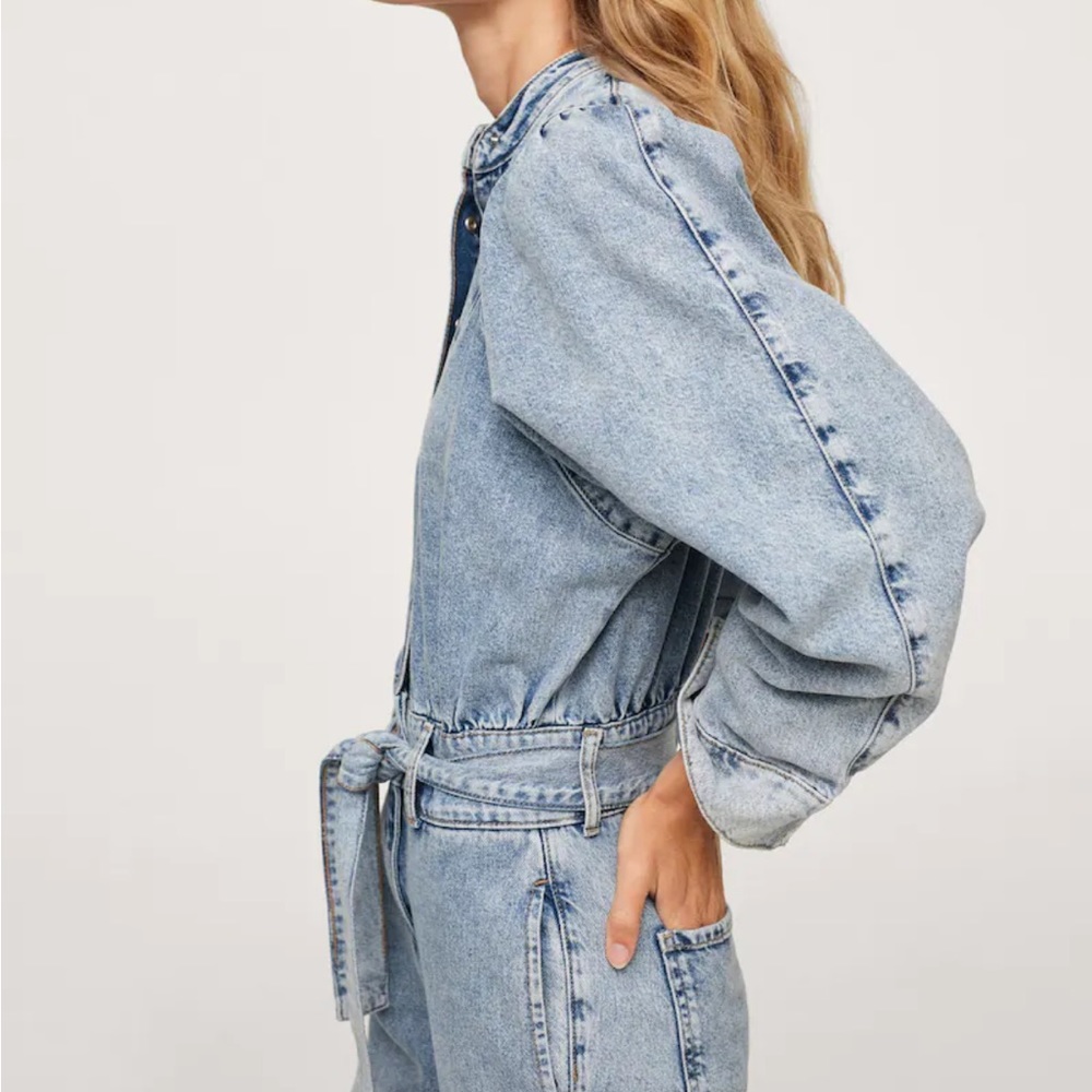 Brand new denim jumpsuit from MANGO. Too big on me!